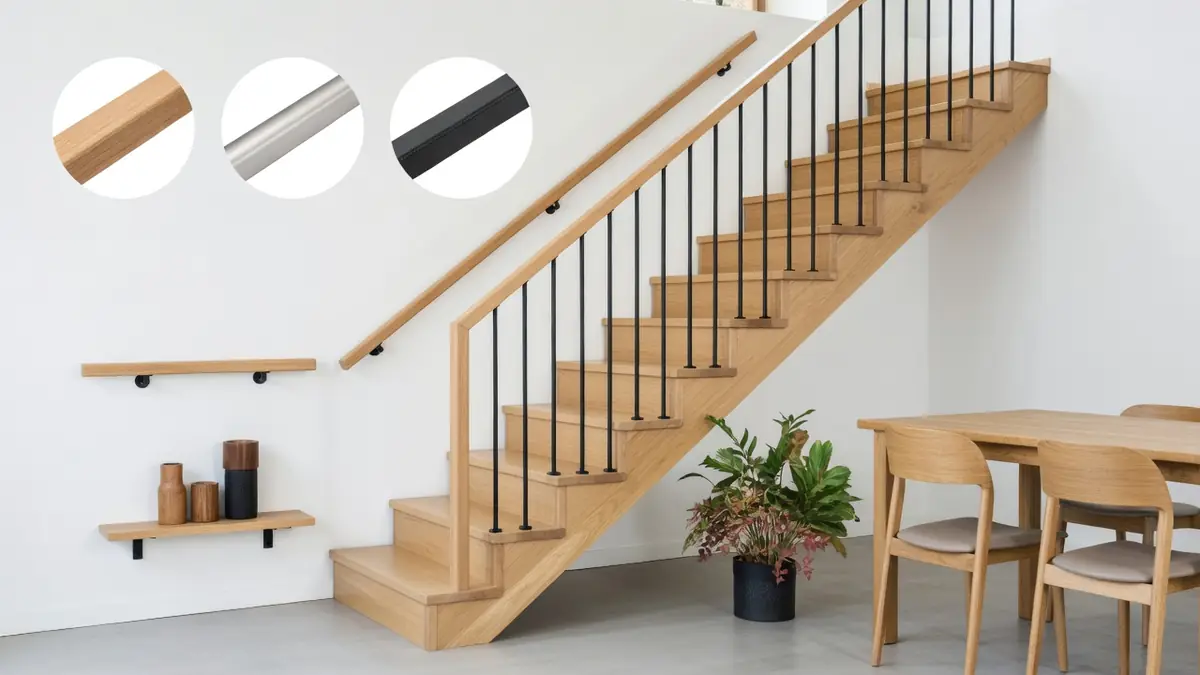 Escalier en bois avec une main courante escalier moderne et des balustres noirs dans un intérieur contemporain