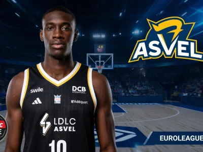 Bodian Massa se tient sur un parquet de basket en tenue de joueur