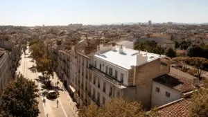 Canicule 2026 : paysage écrasé par la vague de chaleur estivale