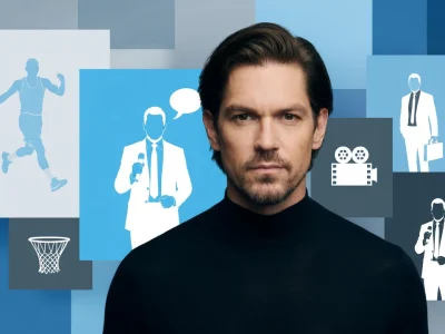 Portrait de l'acteur Steve Howey devant des icônes illustrant les films et séries TV avec Steve Howey