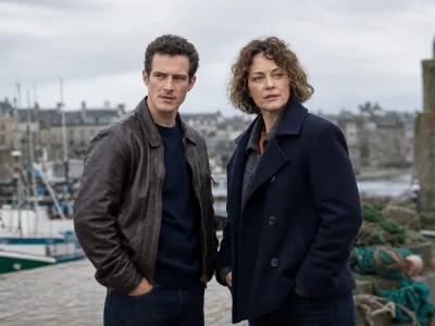 Le casting de Meurtres à Concarneau enquête sur le port breton.