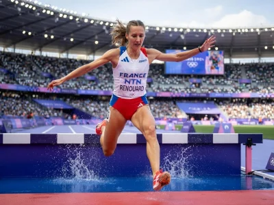 Flavie Renouard saute par-dessus une haie aquatique dans un stade ```
