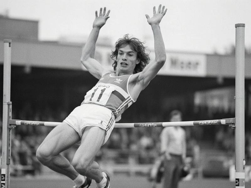 Franck Verzy saute en hauteur lors d'une compétition d'athlétisme