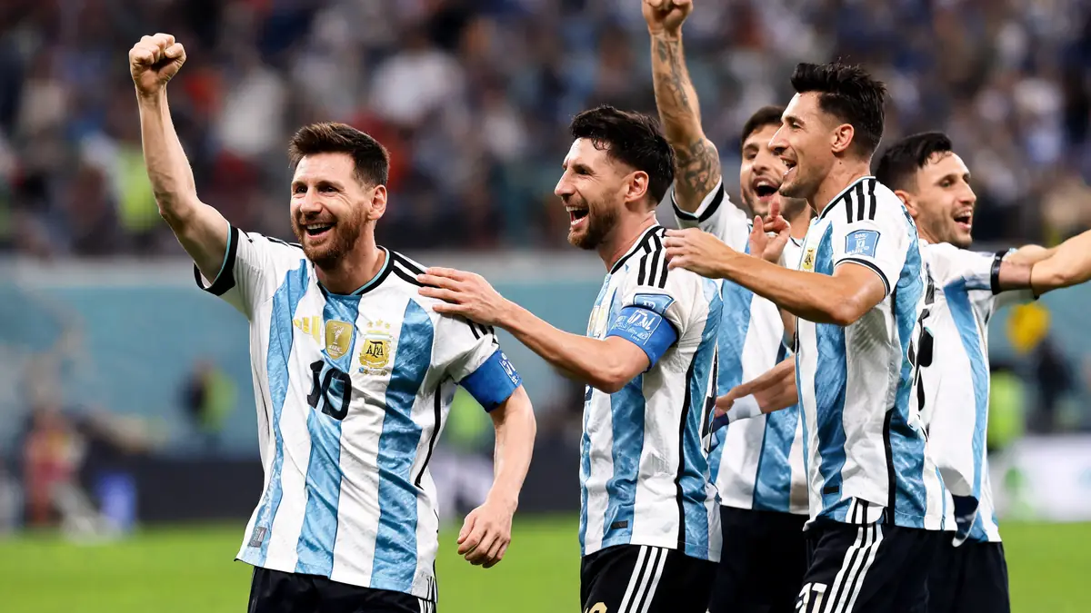 Lionel Messi et ses coéquipiers argentins célèbrent un but lors du match Jordanie – Argentine