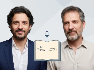 Frédéric Martin pose avec un autre homme sur ce portrait professionnel.