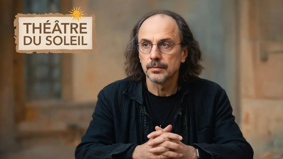 Gérard Desarthe regarde l'objectif les mains jointes