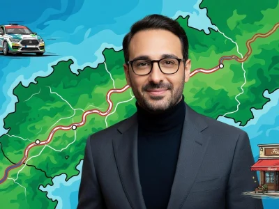 Ambroise Fieschi se détache sur une carte colorée agrémentée d'une voiture de rallye et d'un commerce