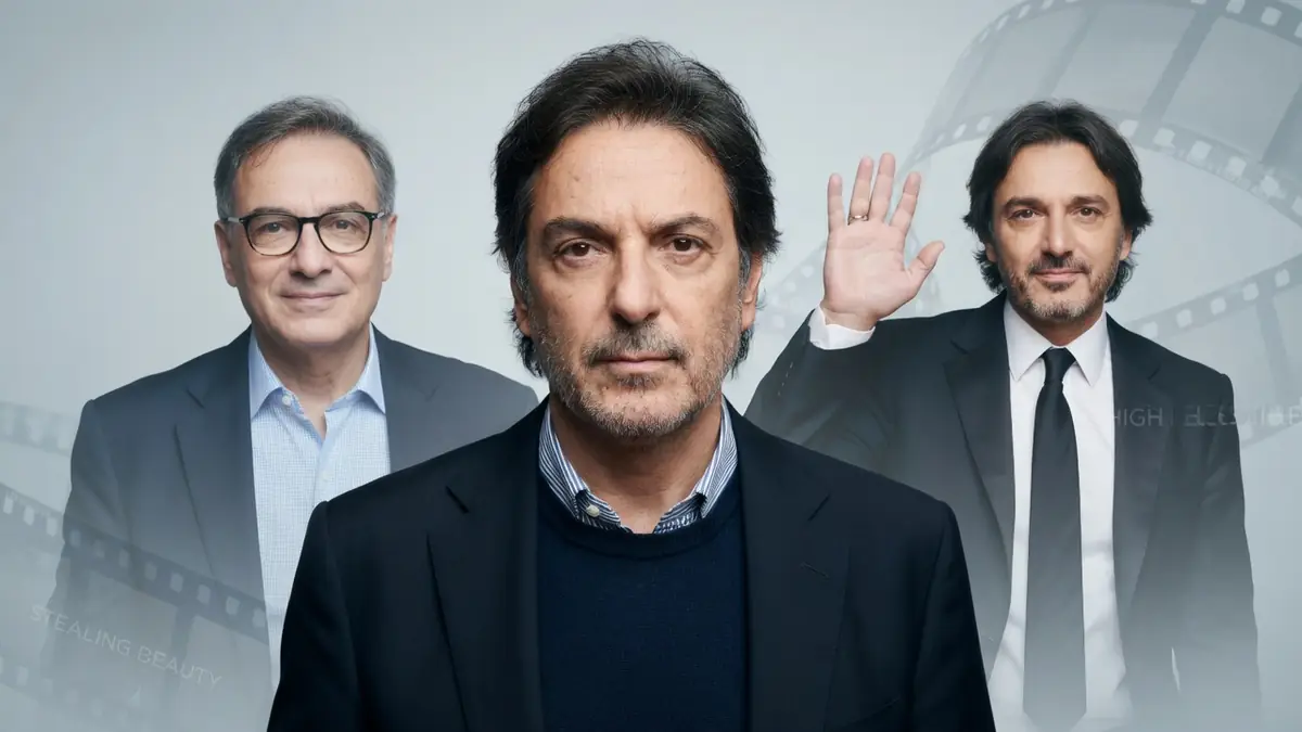 Montage photographique présentant trois portraits distincts et expressifs du réalisateur Yves Attal