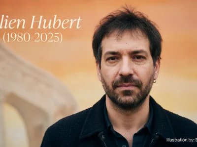 Julien Hubert apparaît en premier plan devant des colonnes antiques sous un ciel au coucher du soleil