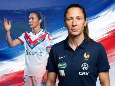 L'image montre Élise Bussaglia en tenue de football et posant en polo bleu