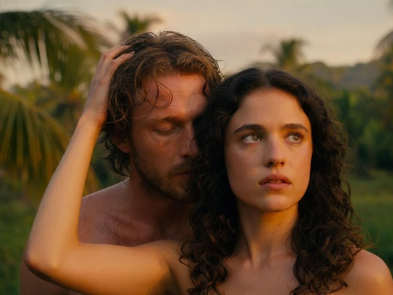 Un homme et une femme enlacés dans un décor tropical pour la romance fiévreuse Stars at Noon