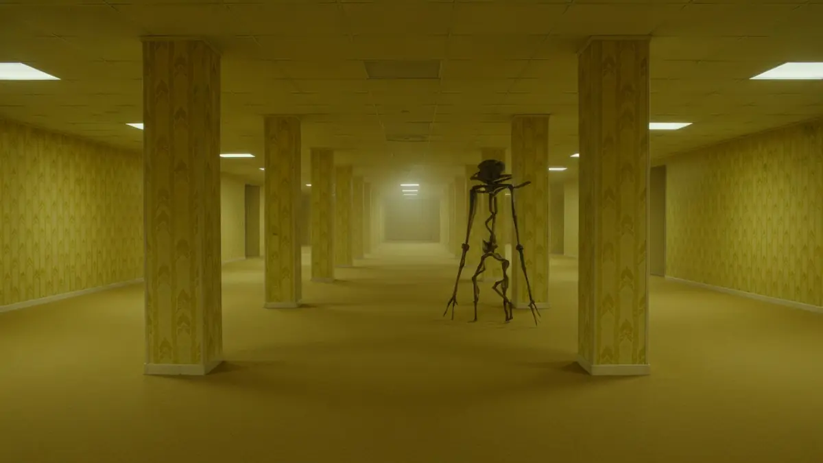 Une créature sombre se tient dans le labyrinthe infini et inquiétant des Backrooms