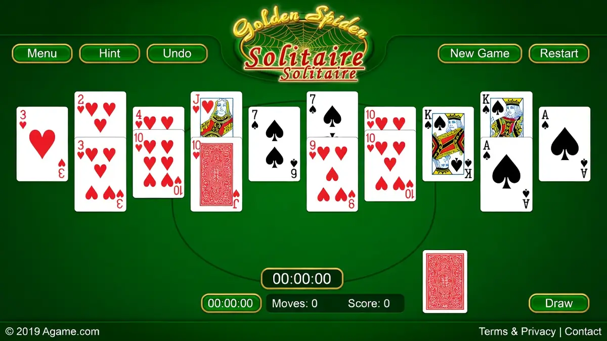Une partie de golden Solitaire spider avec cartes étalées sur fond vert