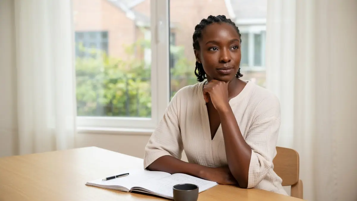Le talent sans frontières de Manda Touré : une voix singulière du cinéma et du théâtre contemporains