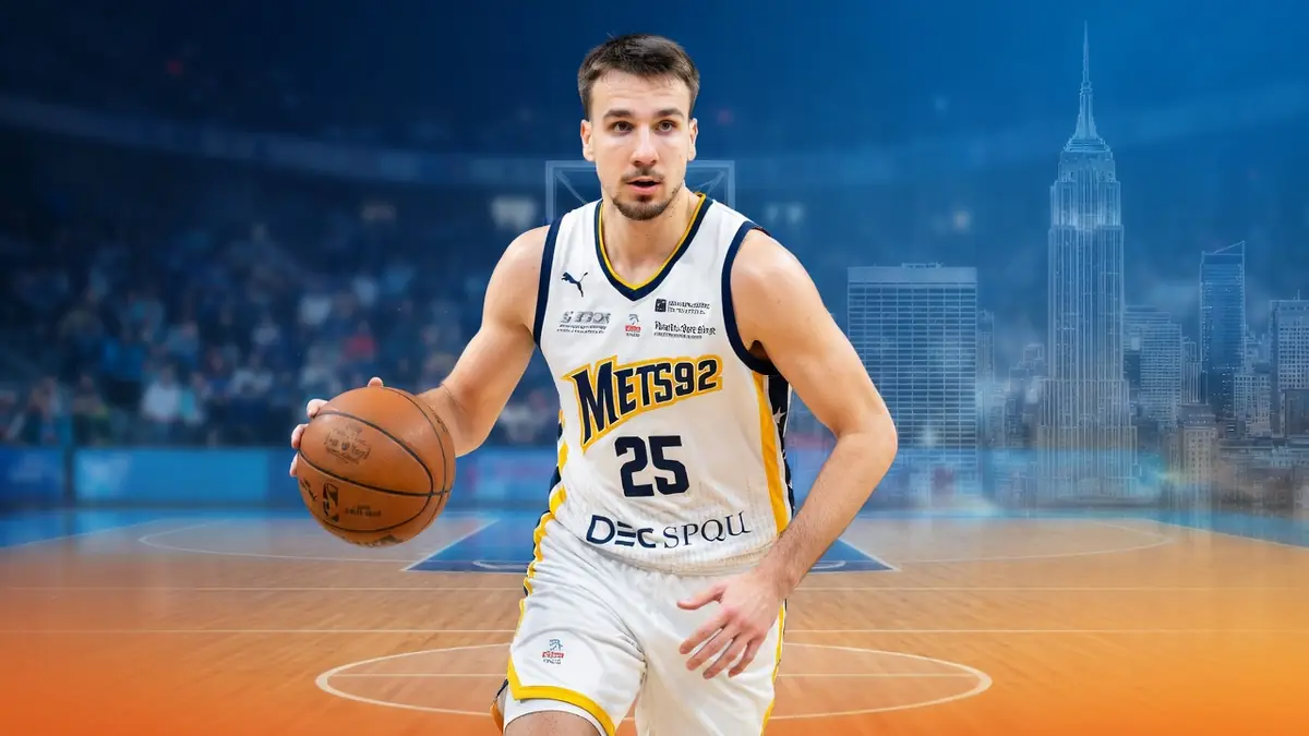 Hugo Besson dribble un ballon sur un terrain de basket face à un horizon urbain