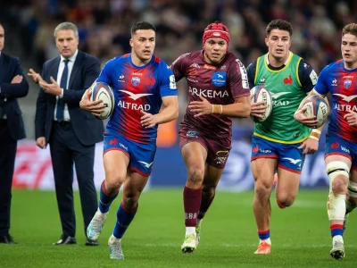 Des joueurs de rugby en pleine action sur le terrain pour illustrer le sujet du UBB transfert