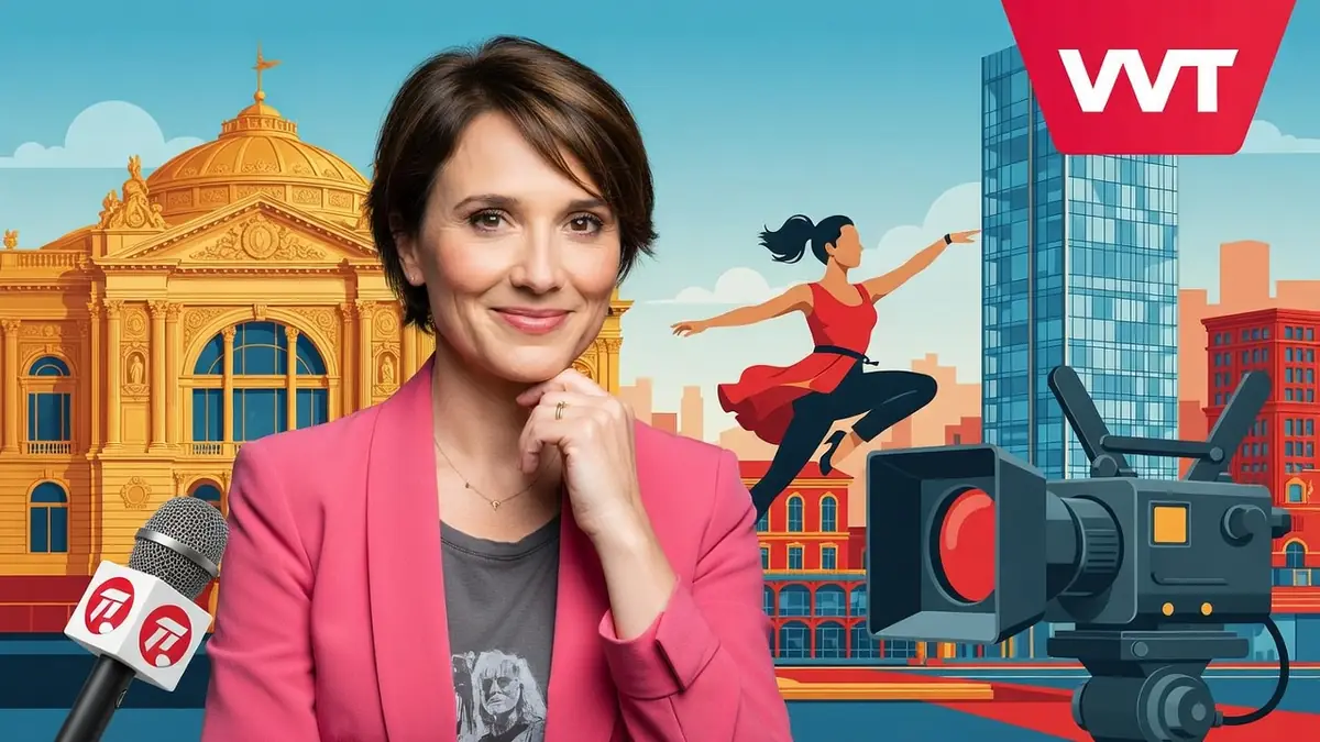 Mélanie Taravant sourit avec la main près du visage au milieu d'éléments journalistiques et urbains