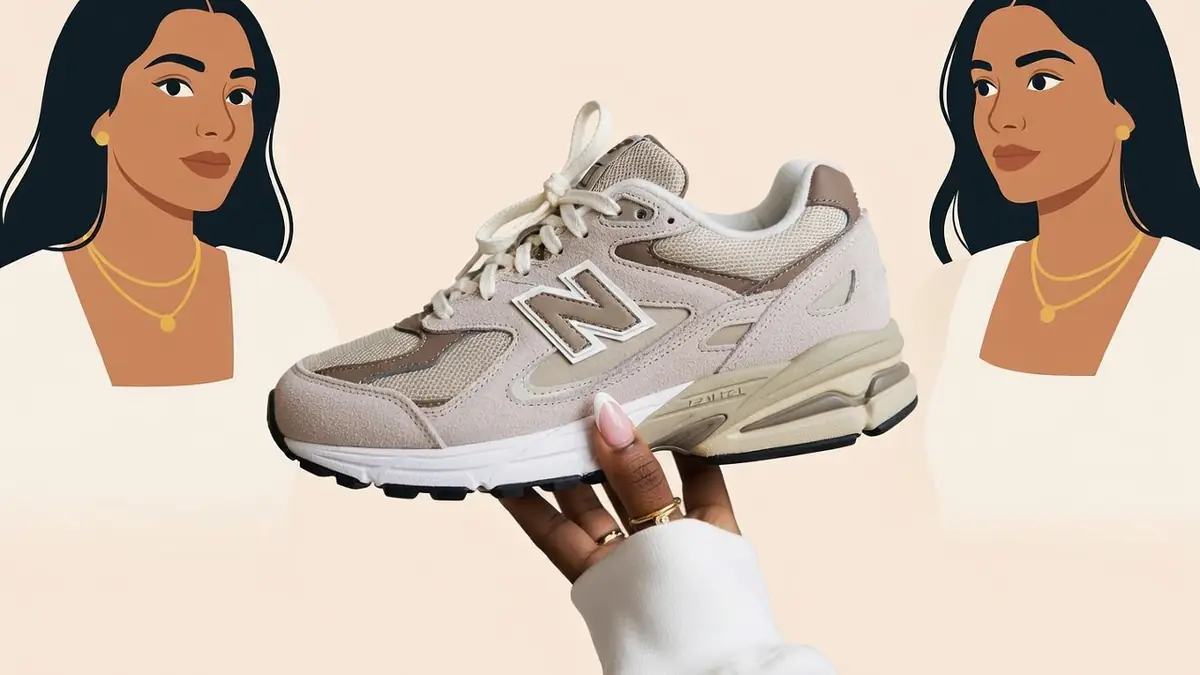 Une main tient une New Balance 204l devant deux illustrations de femmes