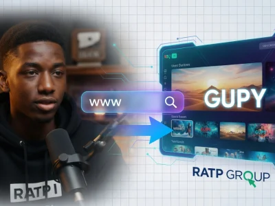 Un jeune homme s'exprime devant un micro tout en présentant le système de pilotage Ufrov pour le streaming