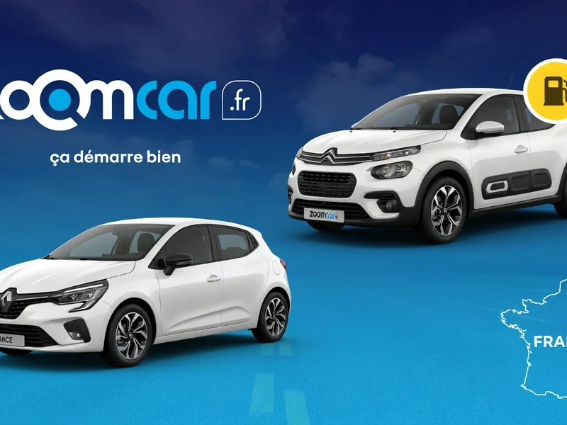 Deux voitures blanches présentées pour une offre Zoomcar occasion en France