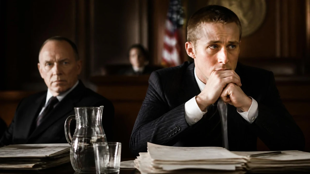Ryan Gosling pensif lors d'une scène intense du film fracture Ryan Gosling dans un tribunal