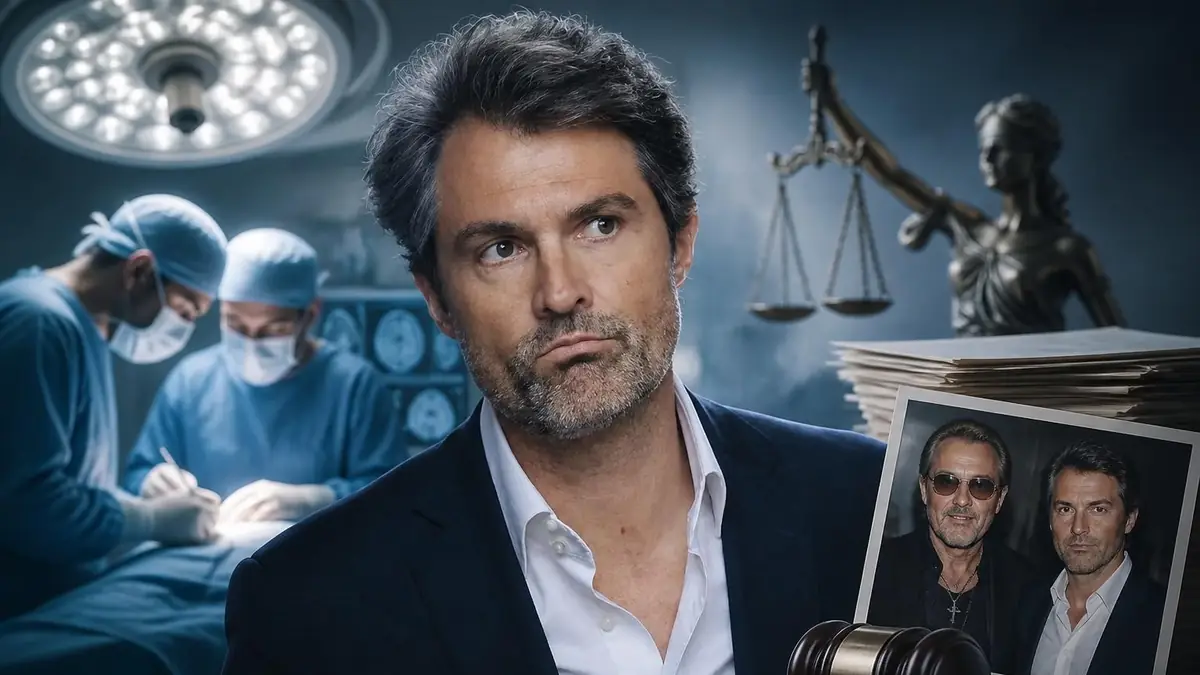 Portrait de Stéphane Delajoux sur fond de bloc opératoire et de symboles judiciaires