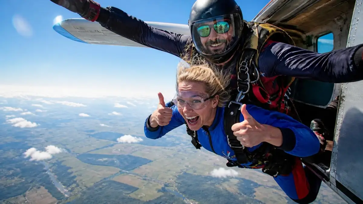 Le saut en tandem : l&rsquo;adrénaline de la chute libre à la portée de tous