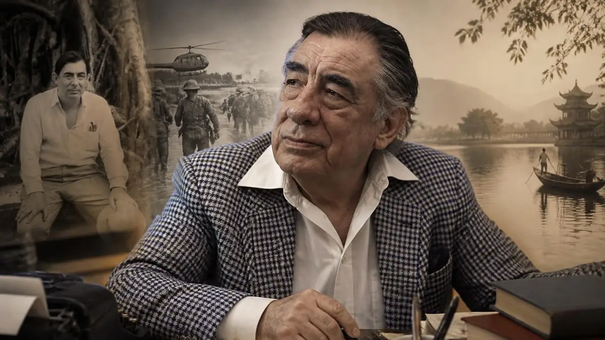 Portrait de Lucien Bodard devant des images évoquant ses reportages en Asie