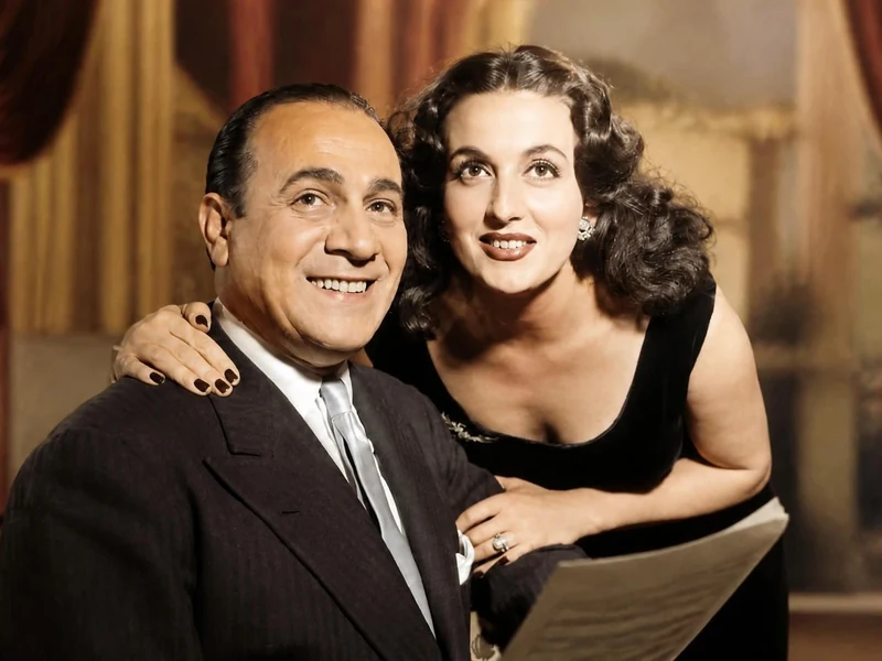 Tino Rossi souriant aux côtés de la danseuse et actrice Lilia Vetti